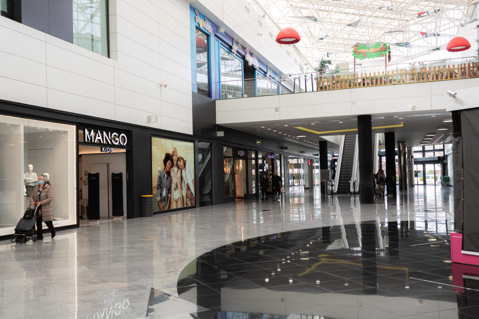 El Centro Centro Comercial Serrallo Plaza El Centro Centro Comercial Serrallo Plaza